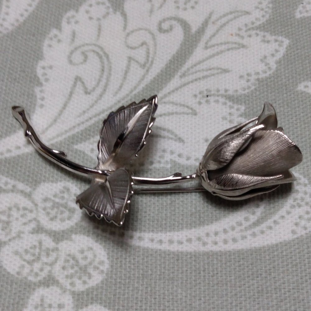 🌲"Legend of the Christmas Rose" Pin - Picture 7 of 9